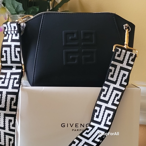 Givenchy pouch - Picture 2 of 14